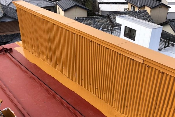 岐阜県大垣市｜屋根塗装｜トタン屋根の塗装中塗り (2)