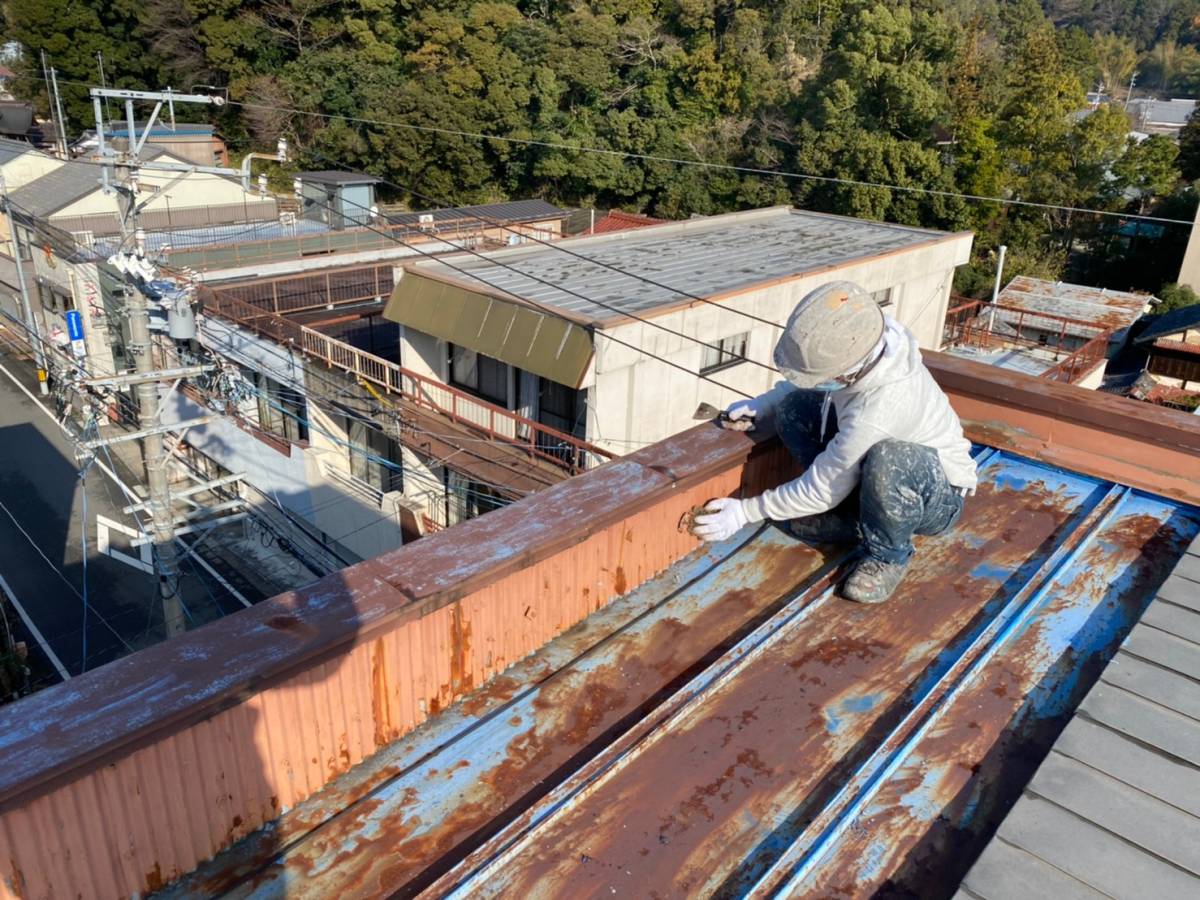 岐阜県大垣市　屋根塗装　鉄部に行う下地処理、ケレン作業とは (3)