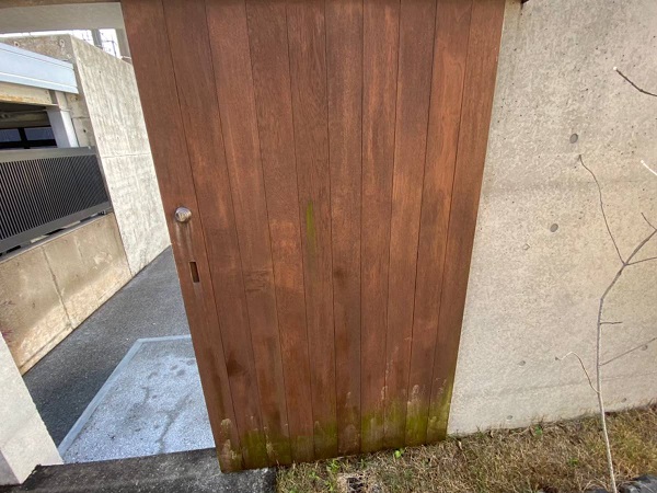 岐阜県岐阜市・K様邸　外壁塗装　木製ドアをキシラデコールで塗装しました！　 (2)