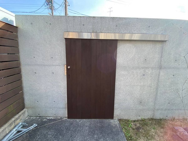岐阜県岐阜市・K様邸　外壁塗装　木製ドアをキシラデコールで塗装しました！　 (1)