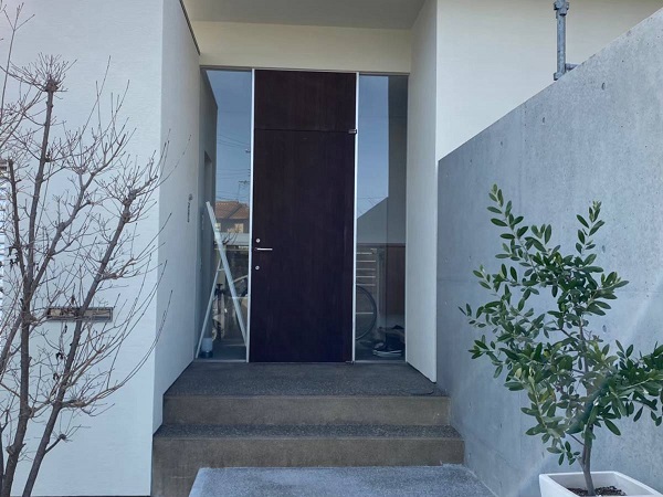 岐阜県岐阜市・K様邸　外壁塗装　木製ドアをキシラデコールで塗装しました！　 (3)