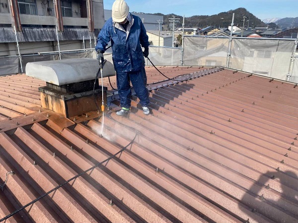 岐阜県関市・M様　工場屋根塗装　高圧洗浄機で蓄積した汚れを落としました！ (3)