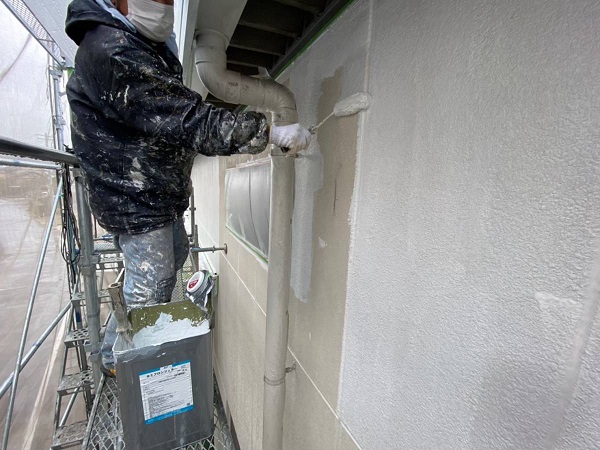 外壁の下塗り(セミフロンフィーラー・マイルドボーセイ)岐阜県関市・M様　工場屋根塗装 (1)