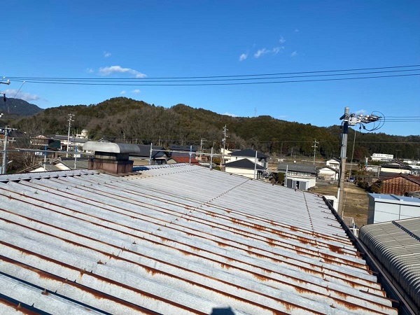 岐阜県関市・Ｍ様工場現場調査①　折板屋根は塗膜が剥がれ、錆びが発生していました (3)