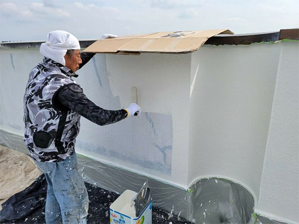 岐阜県瑞穂市_マンション防水工事_手摺壁上塗り