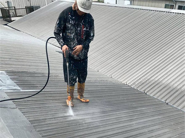 岐阜県柳津市 屋根洗浄 前