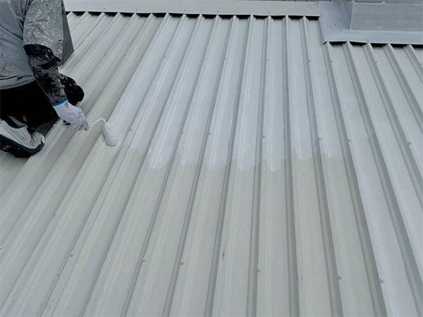 岐阜県柳津市 屋根中塗り 2回目 アップ