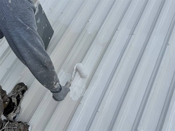 岐阜県柳津市 屋根中塗り 2回目